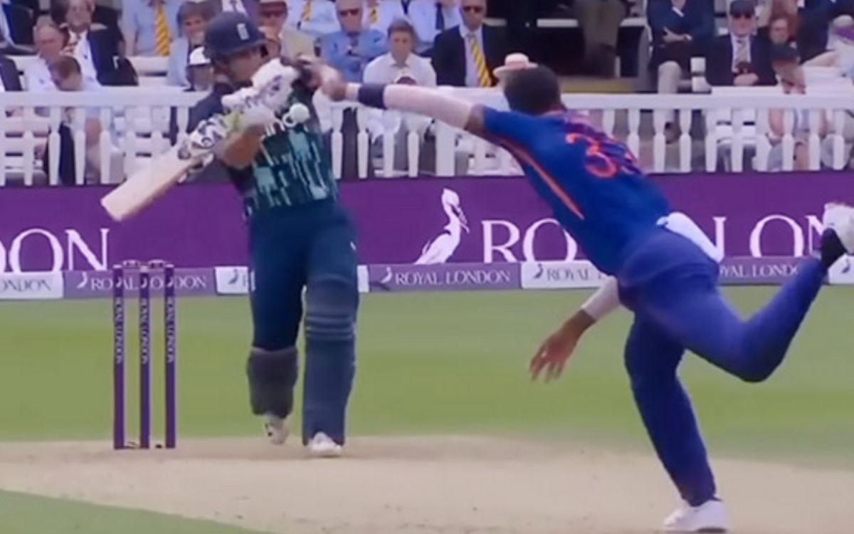 Bowling average calculation in cricket